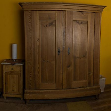 ホテル Alte Poststation Goldener Hirsch Emskirchen エクステリア 写真
